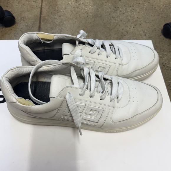 Givenchy 4G Logo Detailed Low-Top Sneakers White - Picture 4 of 10